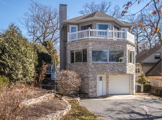 611 Aweogon Rd, Fontana, WI 53125