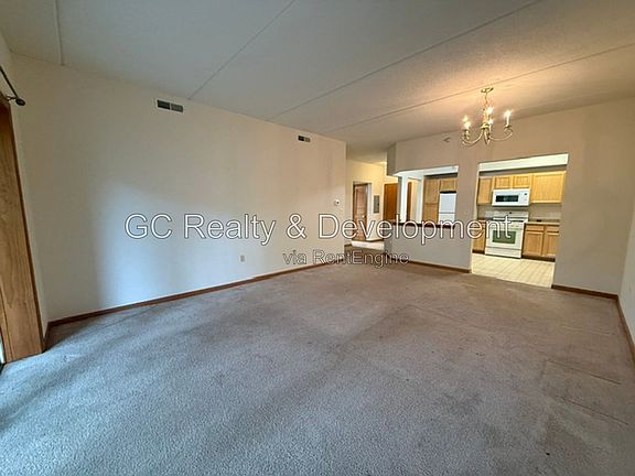 3rd image of 515 Main St APT 304