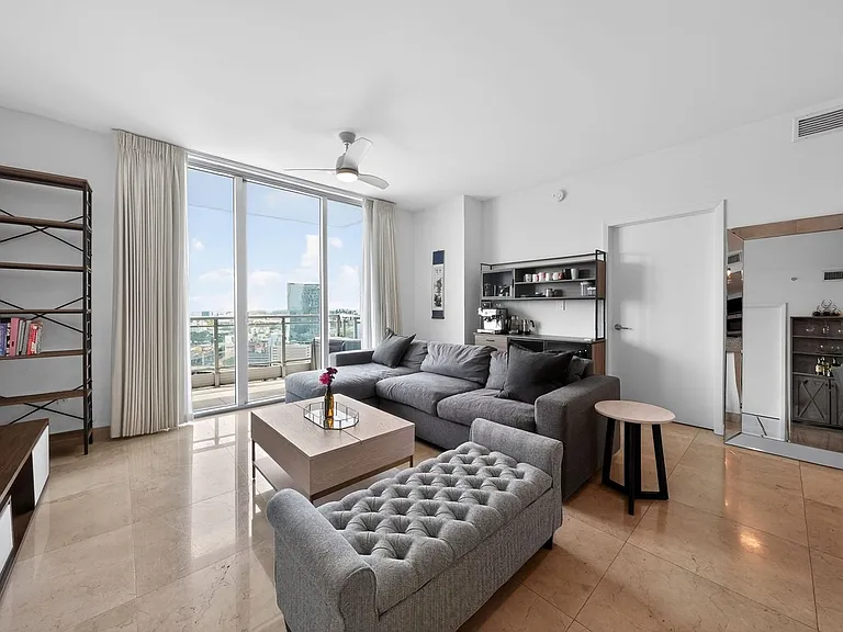 90 SW 3rd St #2709 — Photo 4