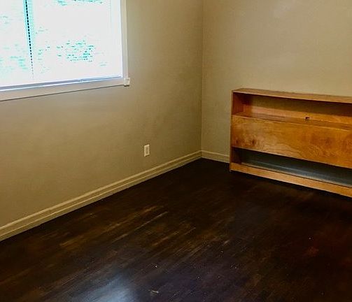 5th image of 2509 E 20th St