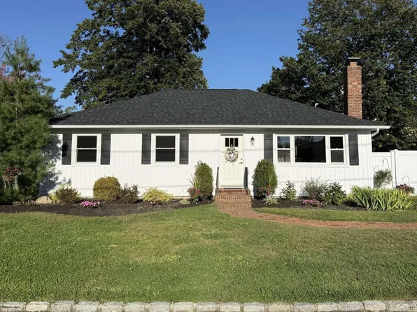 11 E Bay Drive, West Islip, NY 11795