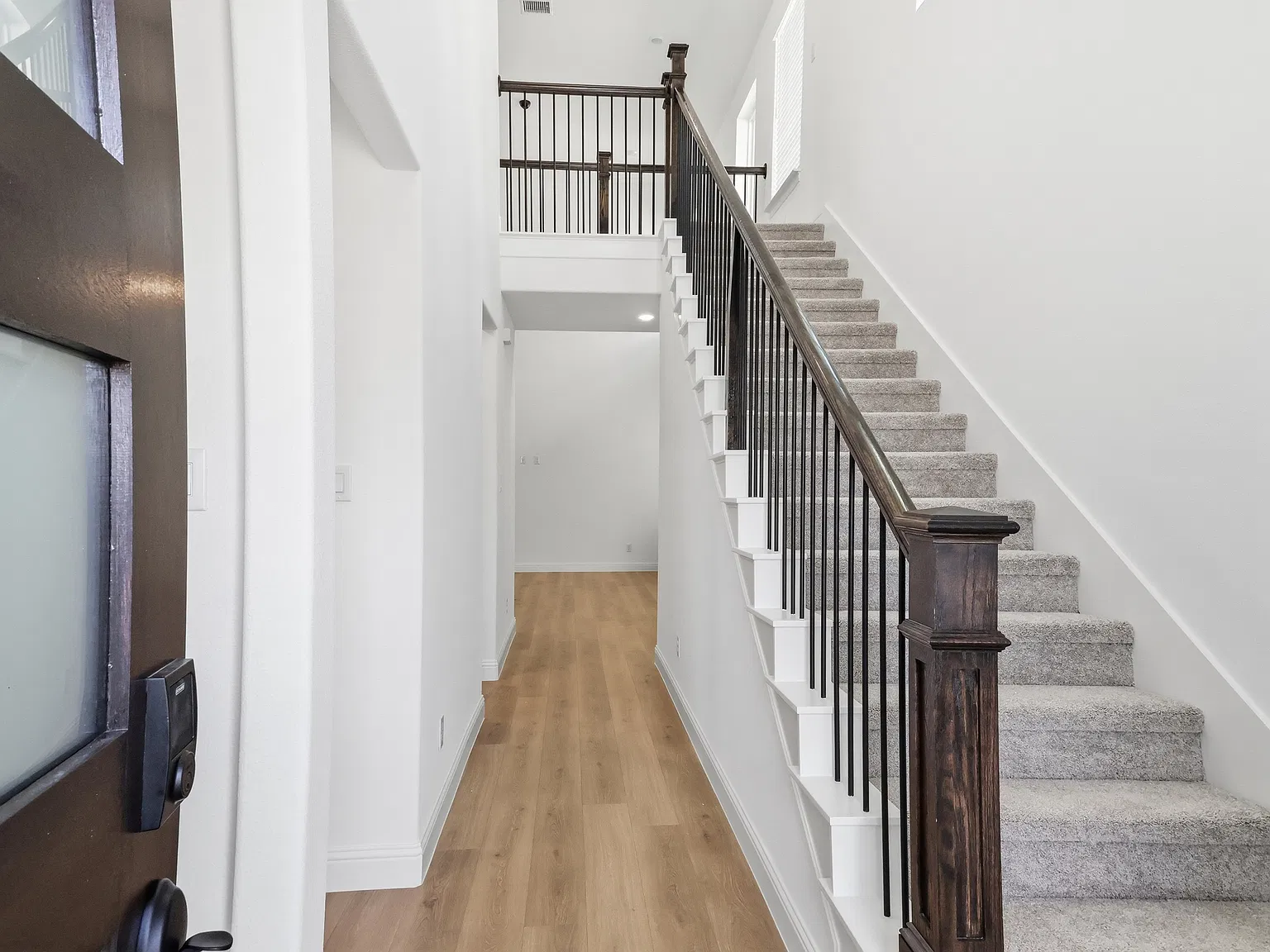 4 bed, 3.5 bath, 2697 sqft, $3,200 — Photo 4