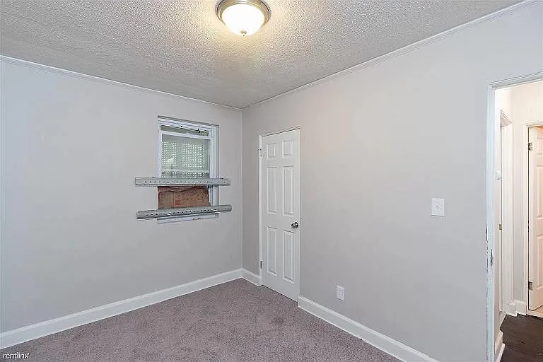 3 bed, 1064 sqft, $1,350 — Photo 3