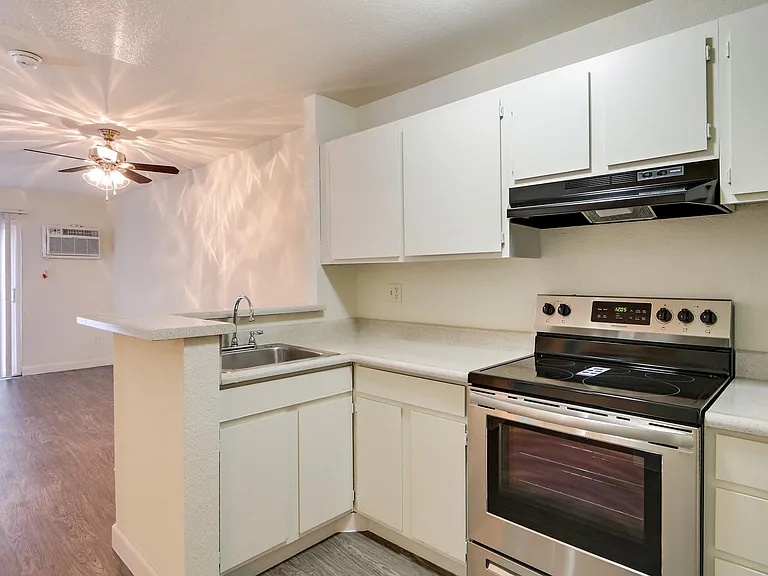 Garden Green Apartments — Photo 12