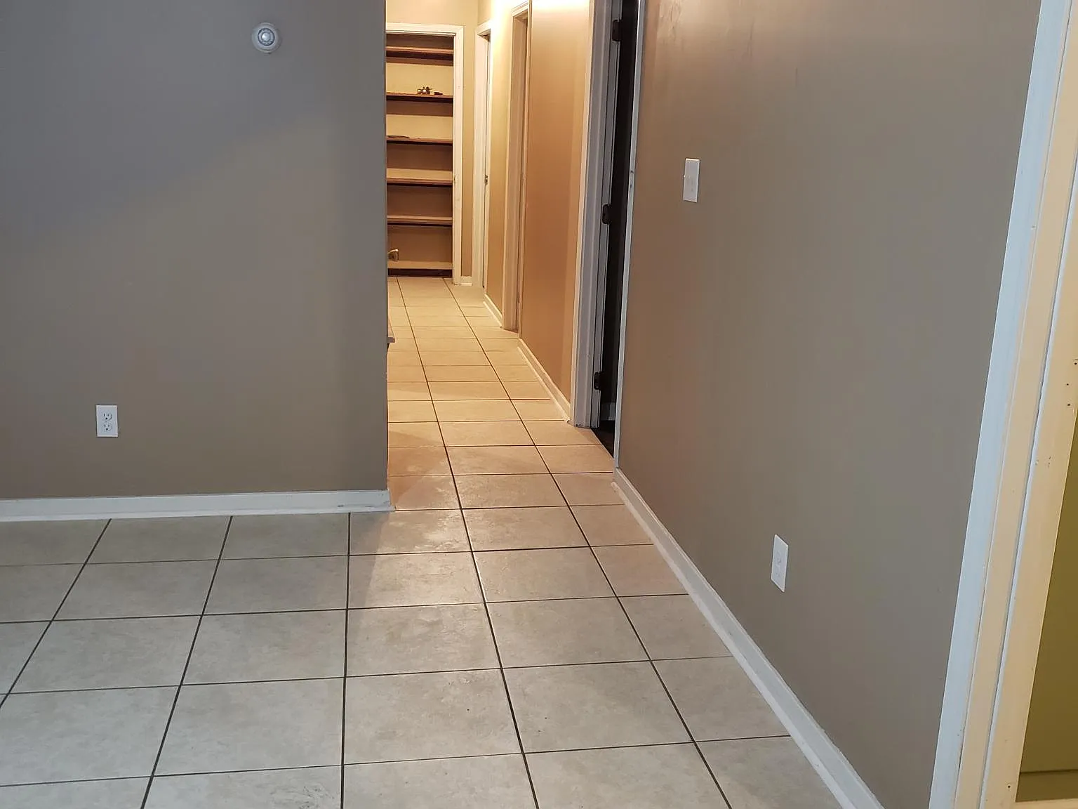 4 bed, 1348 sqft, $1,100 — Photo 4