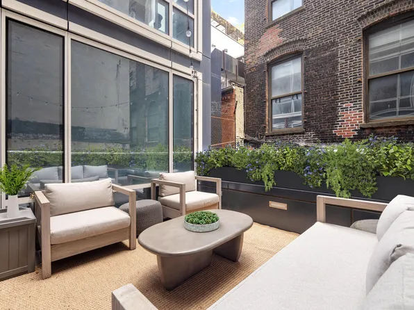 330 Spring Street image 4 of 11