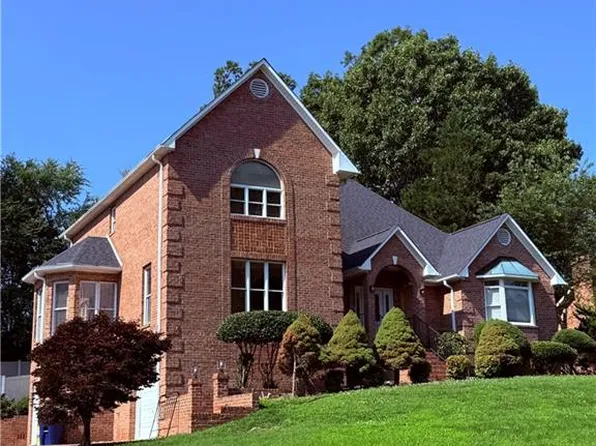 381 Hollinswood Ave, Winston Salem, NC 27103