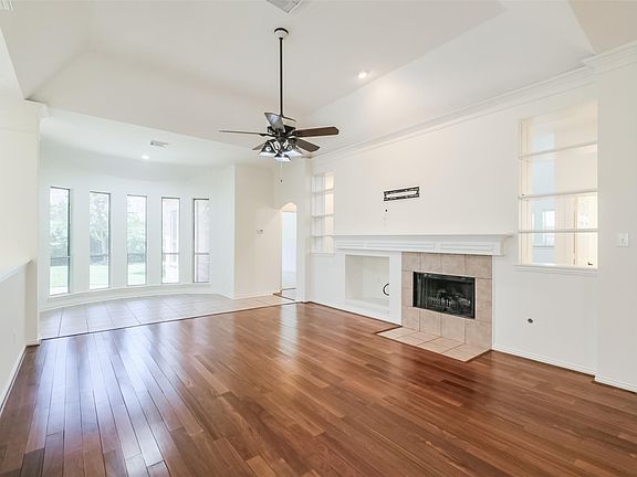 2nd image of 3819 Bailey Ln