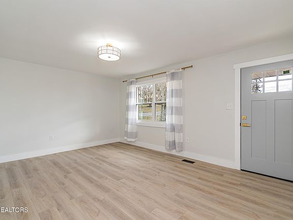 4th image of 5837 Edmondson Ln