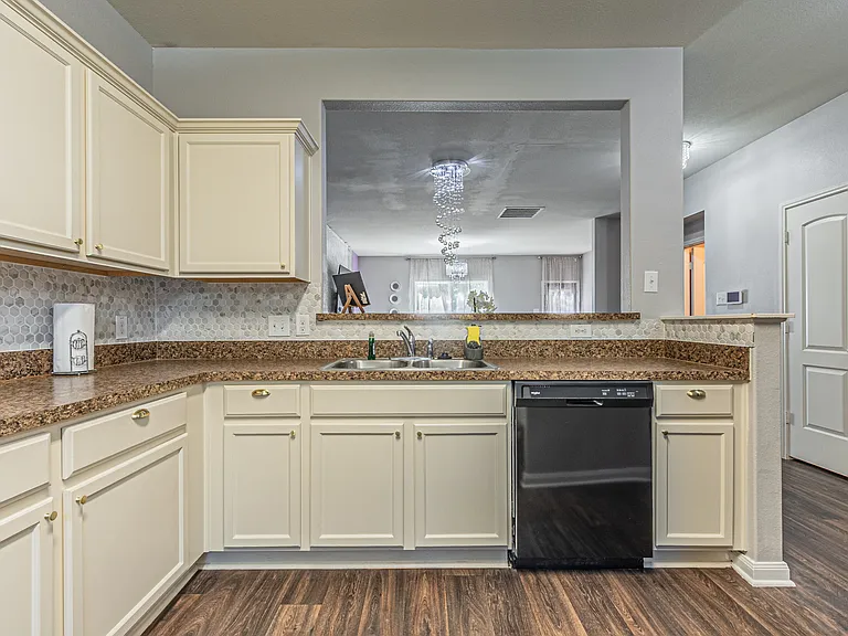 1313 Briercrest Dr — Photo 41