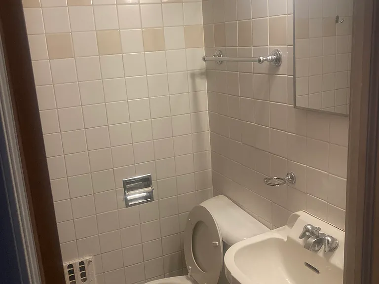 6446 N Milwaukee Ave #2E — Photo 2