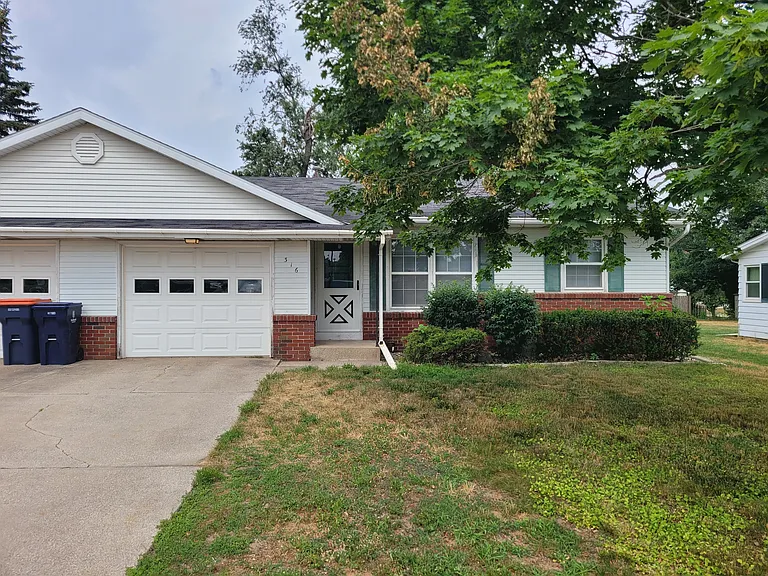 2 bed, 1.0 bath, $1,400 — Photo 3