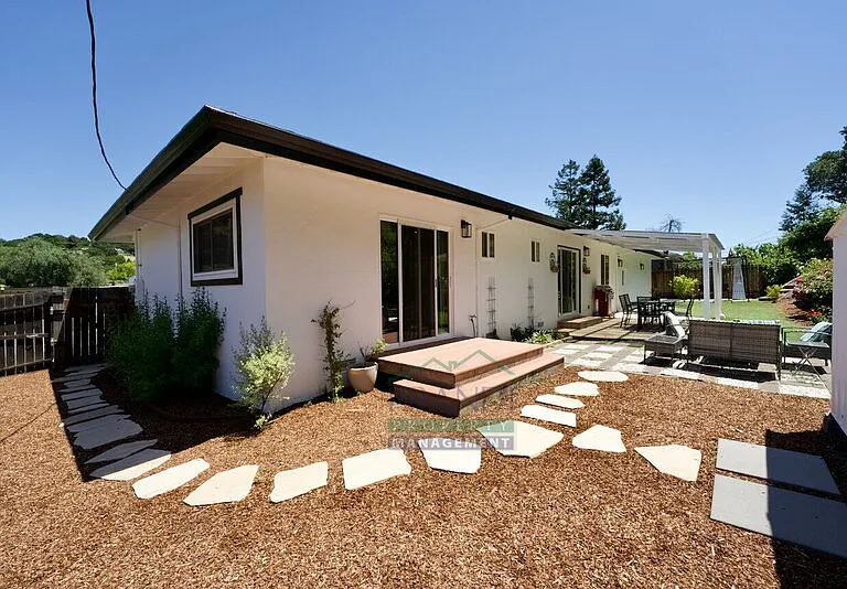 2061 Carolyn Way — Photo 23
