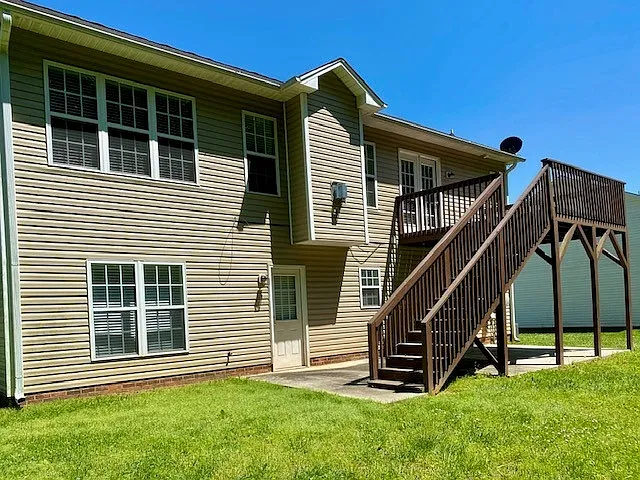 230 Summit Dr — Photo 17