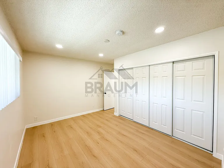 13129 OXNARD ST. — Photo 19