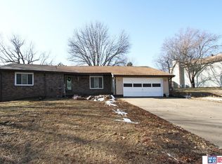 2521 Surrey Ct, Lincoln, NE 68512