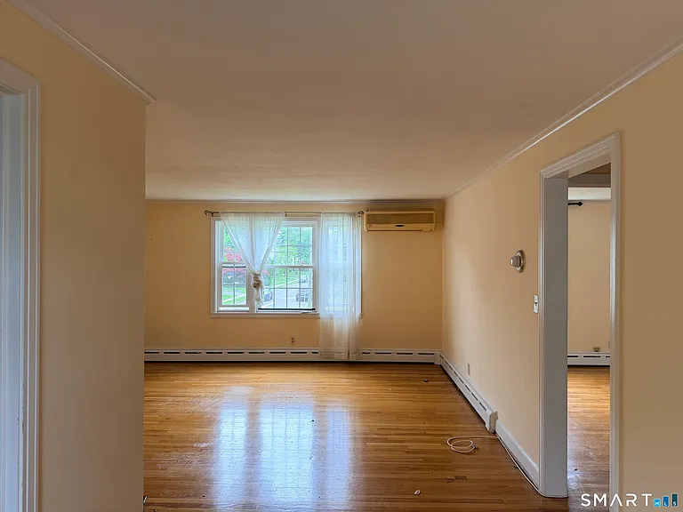 1060 Farmington Ave #3 — Photo 2