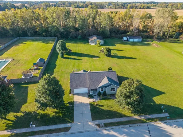 18190 Scarborough Ln, Goshen, IN 46528