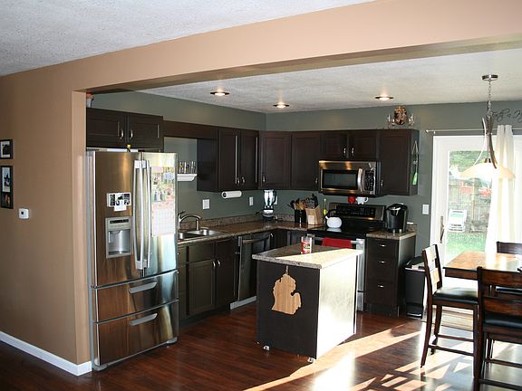 5th image of 441 Morse St