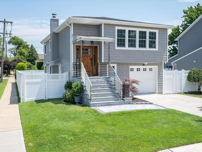 94 Crestwood Boulevard, Farmingdale, NY, 11735