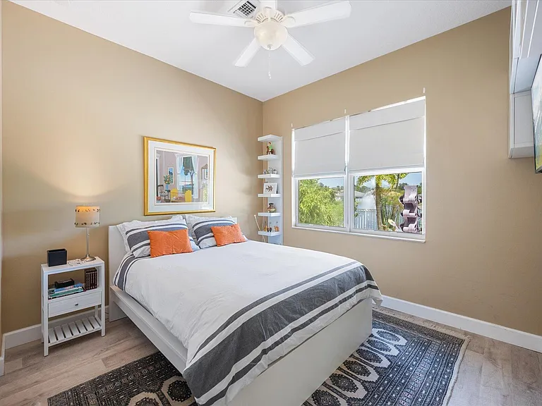 8152 Butler Greenwood Dr — Photo 17