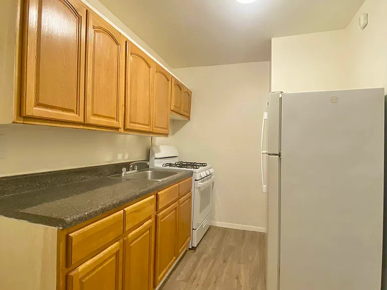 59-10 Junction Blvd #D — Photo 4