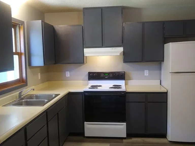 311 S Grand Ave — Photo 1
