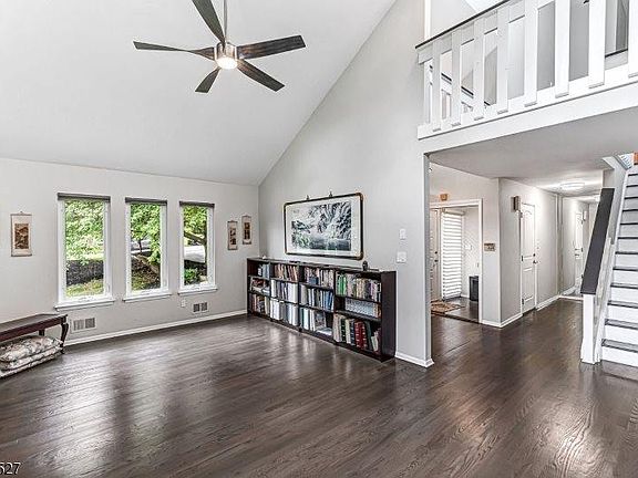 4th image of 33 Highmount Ave