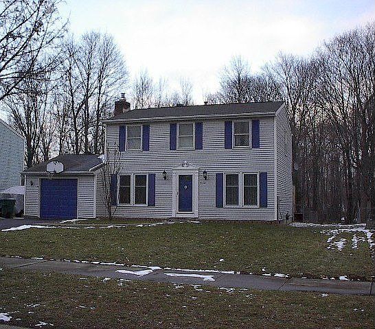 302 Applewood Ln