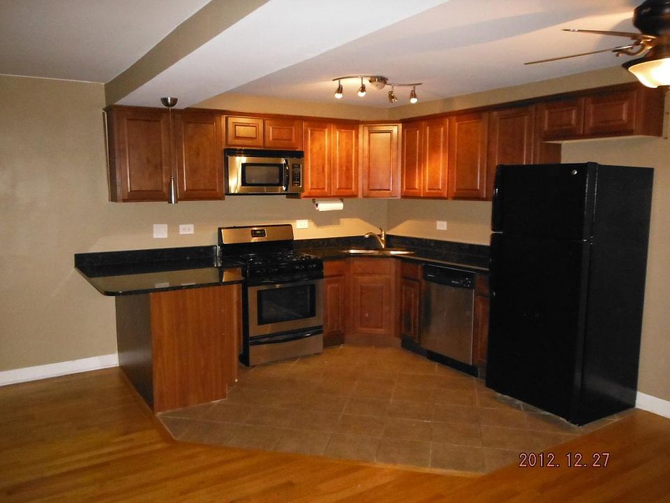 1st image of 16W585 Mockingbird Ln APT 104