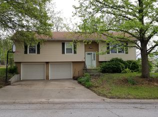 1136 Fairlawn Ave, Marshall, MO 65340