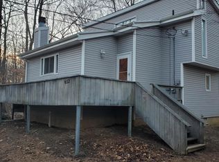 8960 Pheasant Ln, Tobyhanna, PA