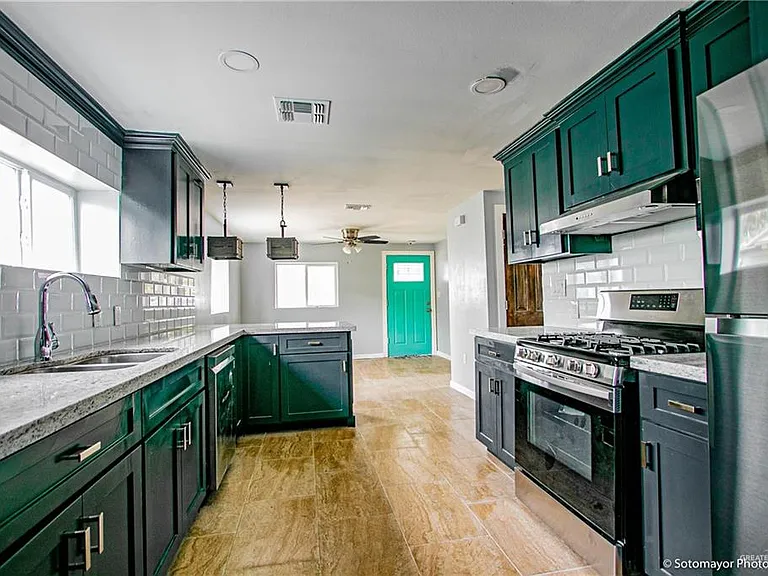 315 N 3rd St — Photo 11
