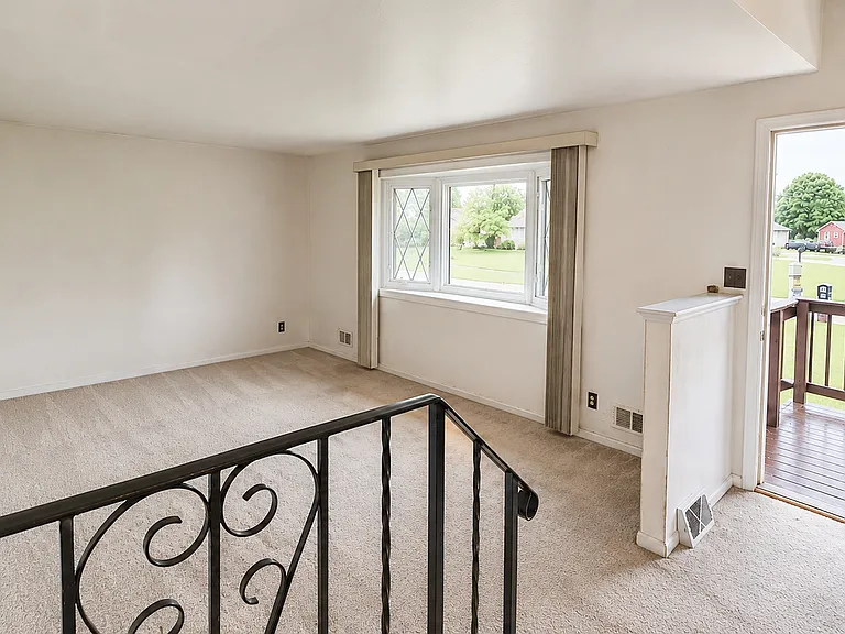 55 Galway Dr — Photo 3