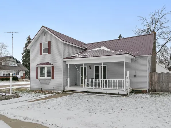 107 E Chestnut St, Pardeeville, WI 53954