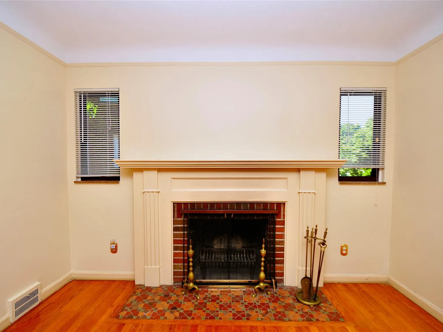 3 bed, 1.5 bath, 1283 sqft, $1,350 — Photo 3