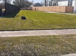 5170 Metropolitan Dr, New Orleans, LA 70126