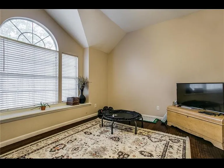 608 Laura Ln — Photo 21