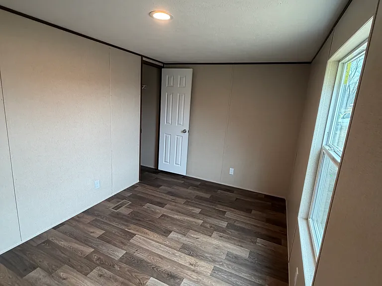 120 Linda Ln — Photo 5