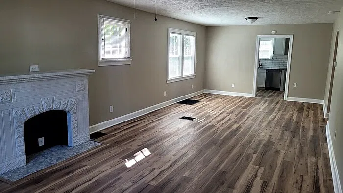 3 bed, 1.5 bath, 1649 sqft, $1,995 — Photo 3