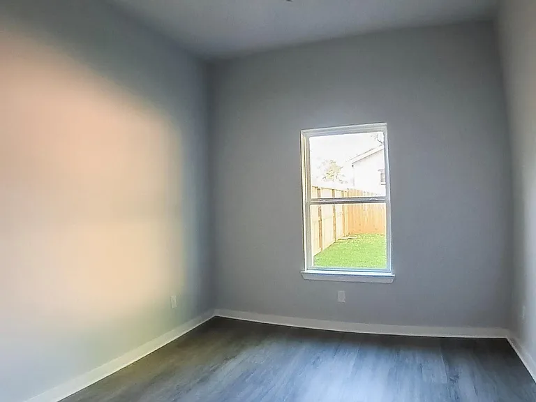 2830 Mansfield St — Photo 15