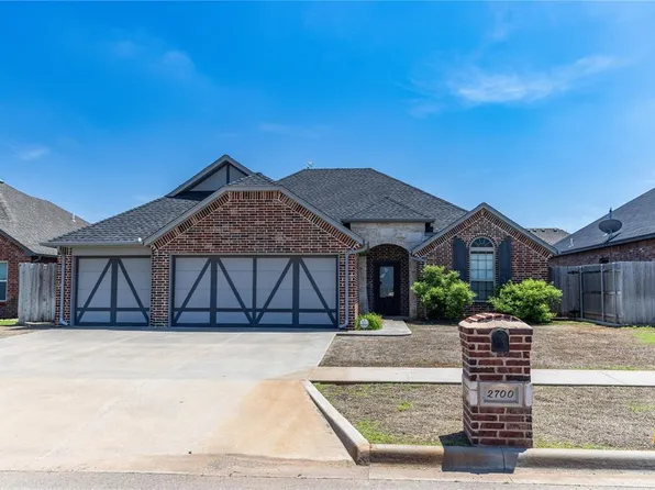 2700 Falling Leaves Dr, Weatherford, OK 73096