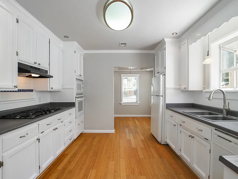 927 Taft Ave — Photo 5