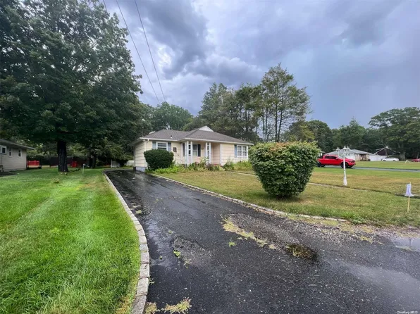 18 Raimond Street, Yaphank, NY 11980