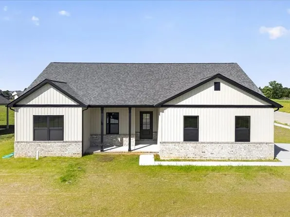 951 Forbs Dr, Waterloo, IL 62298