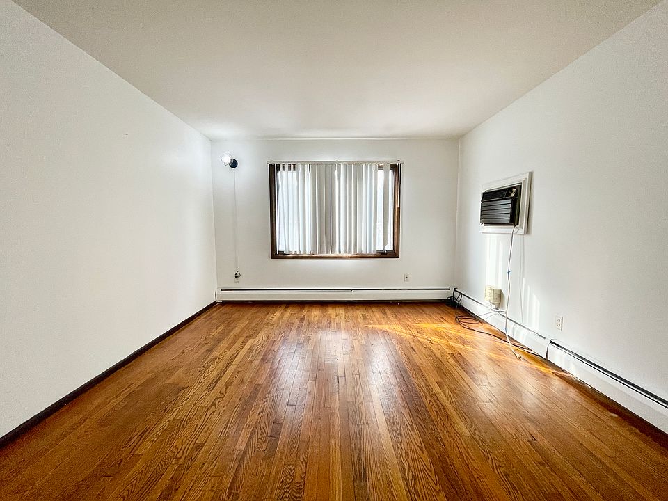 1st image of 11 Walcott Ave Floor 1