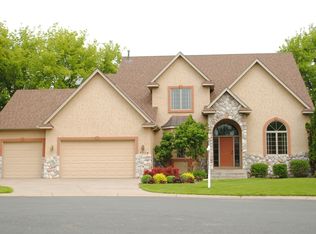 8913 Willowby Xing N, Maple Grove, MN 55311