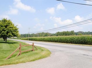 4 Jordan Dr, Ronks, PA 17572