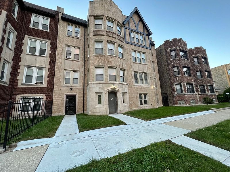 1st image of 9136 S Bishop St #2R