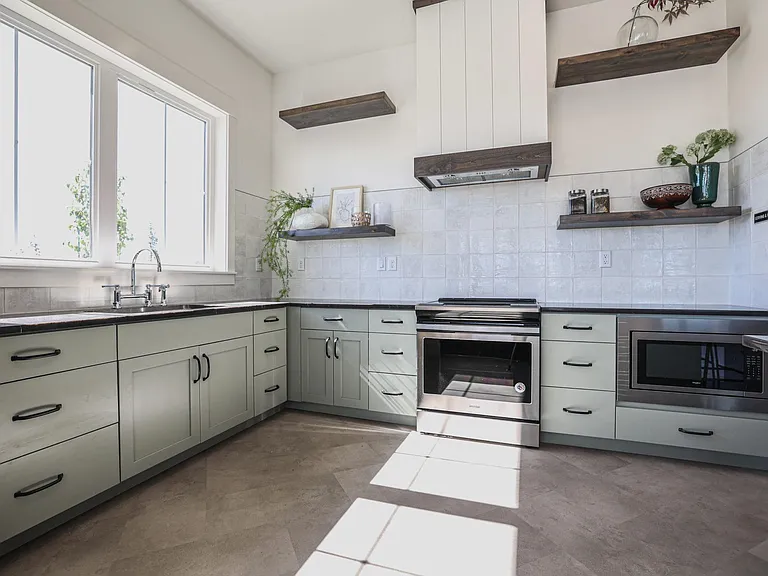 921 S 2400 W — Photo 20